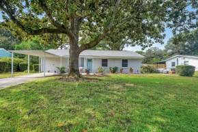 Magnolia - Family-Friendly Comforts, TVs, Grill & Just Steps to the Beach!